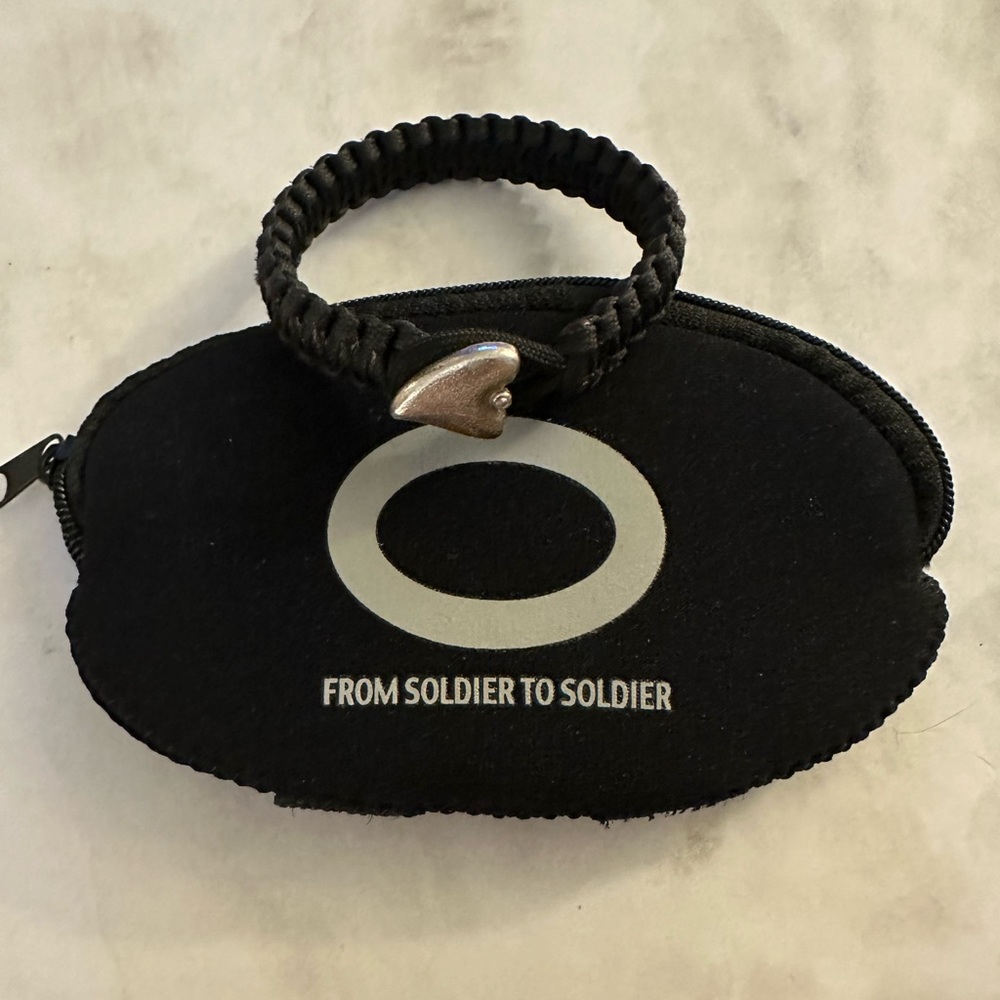 From Soldier to Soldier W’s black bracelet w/ SS heart and small diamond. xs/s
